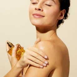 Droge olie gezicht, lichaam & haar