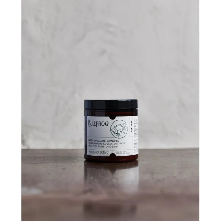 Exfoliërende pasta voor baardspoeling